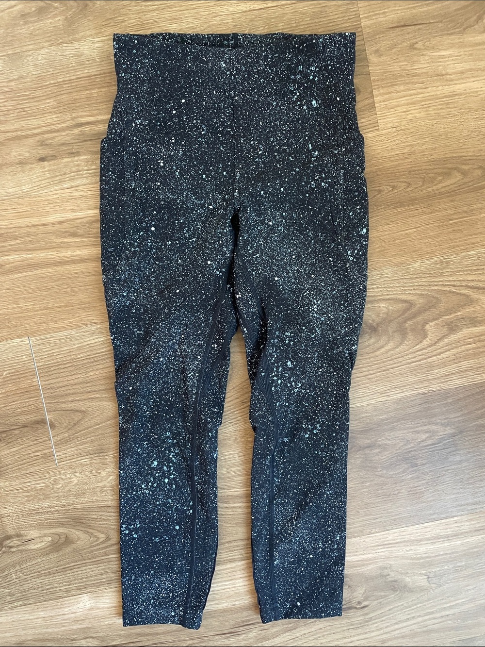 lululemon athletica lead the pack crop 23’ in mineralize multi - size 4